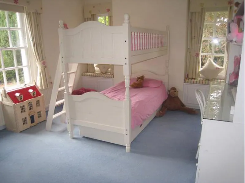 Bedroom - child's at Ex-hunting lodge in Aylesbury, A1257 (photo 19)