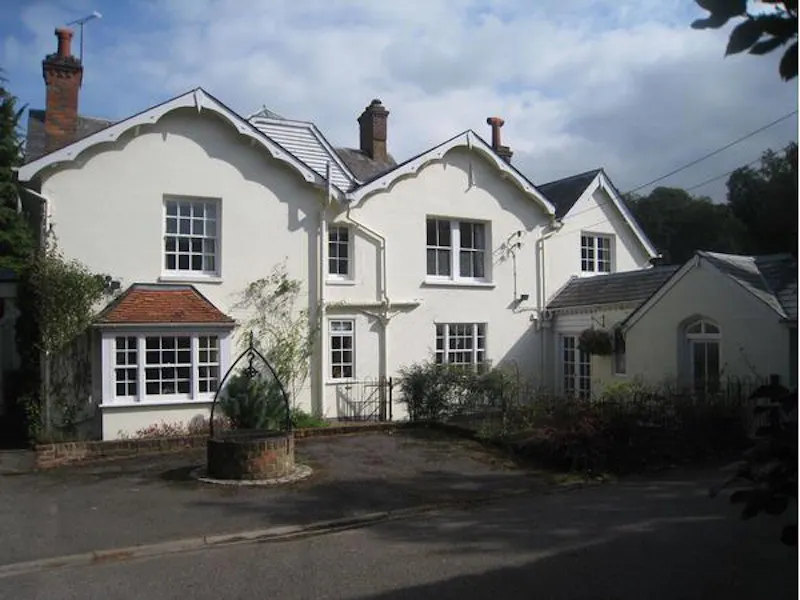 Ex-hunting lodge in Aylesbury, A1257 (photo 29)