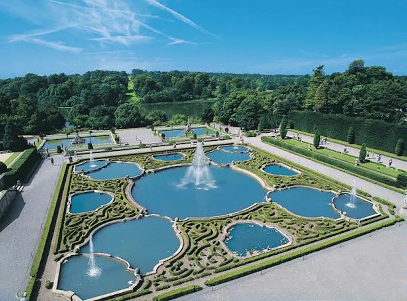 Pond at Extraordinary Woodstock palace , G71 (photo 45)