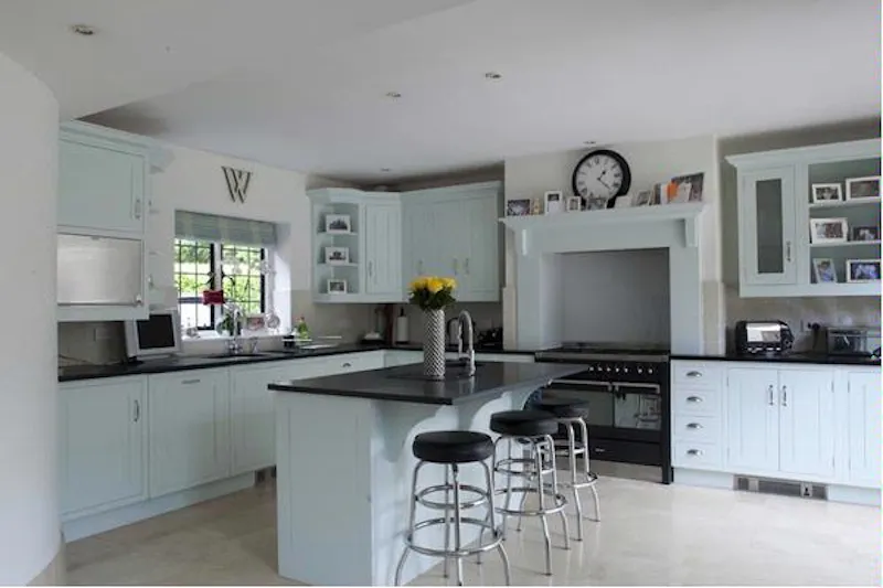 Kitchen at Walton-on-Thames Arts and Craft, D2063 (photo 8)