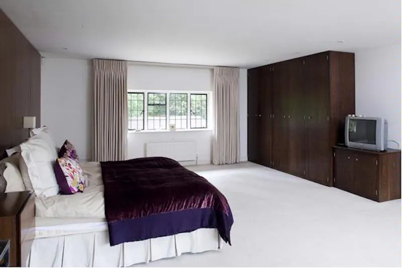 Bedroom at Walton-on-Thames Arts and Craft, D2063 (photo 16)