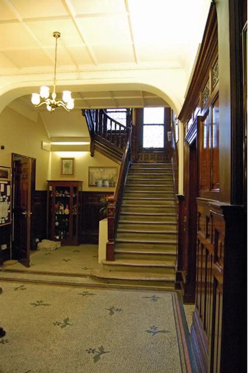 Entrance hall at Knightsbridge school, J210 (photo 2)