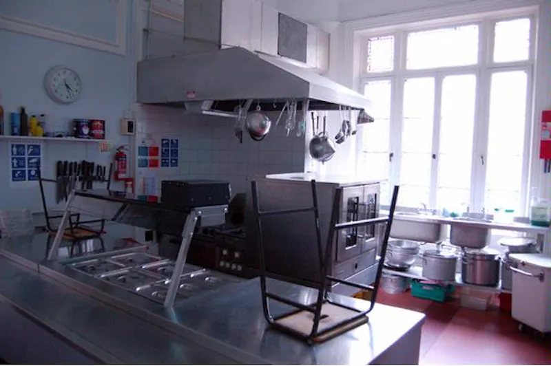 Kitchen at Knightsbridge school, J210 (photo 12)