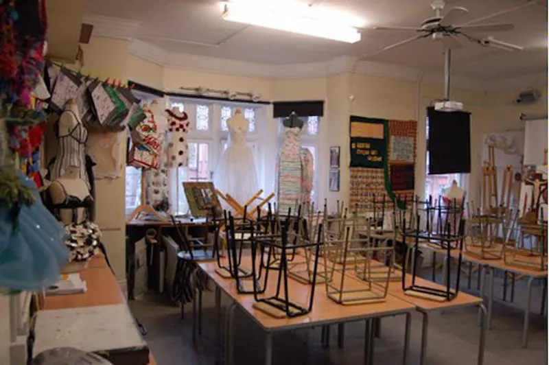 Knightsbridge school, J210 (photo 25)