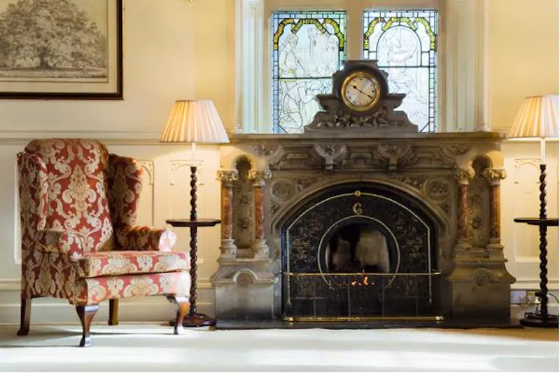 Fireplace at Country house hotel near Fleet, R749 (photo 7)