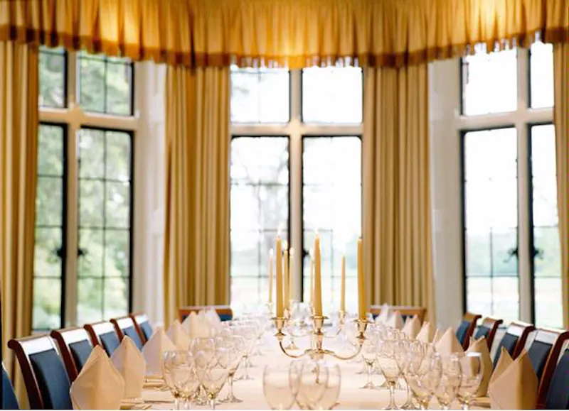 Dining room at Country house hotel near Fleet, R749 (photo 9)