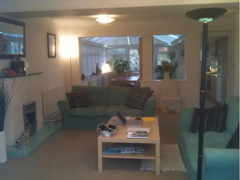 Living Room at Film location D2064 in London (photo 3)