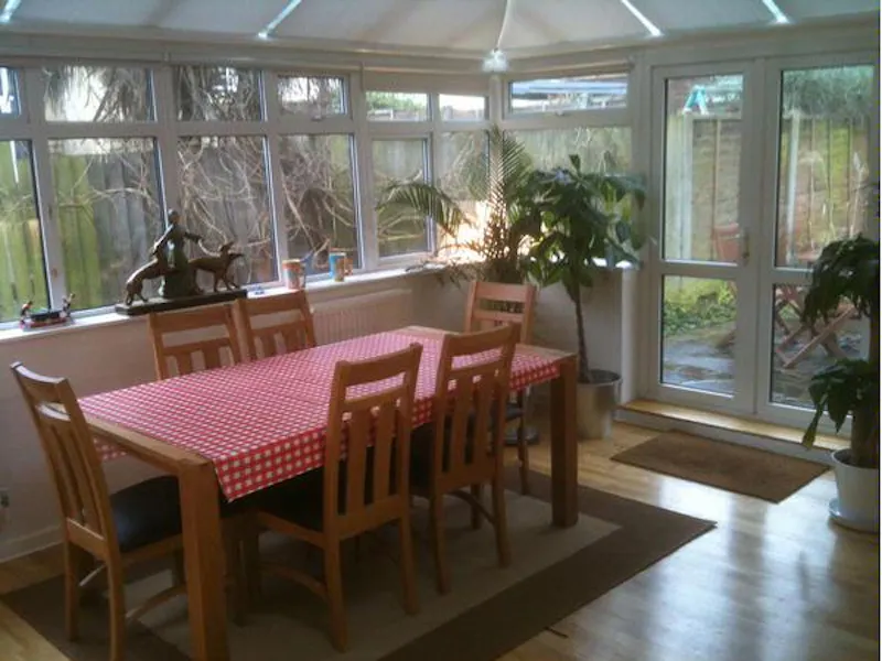 Conservatory at Film location D2064 in London (photo 9)