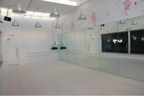 Northampton studio space, Q50