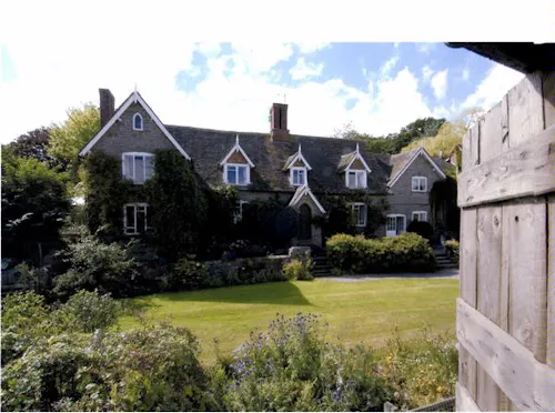 Scenic country house in Thornbury, A1259