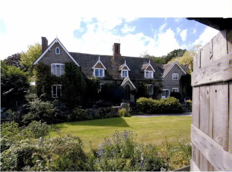 Garden at Scenic country house in Thornbury, A1259 (photo 2)