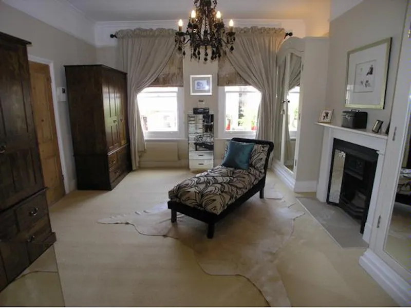 Fireplace at Large Victorian house in Windsor, B1551 (photo 7)