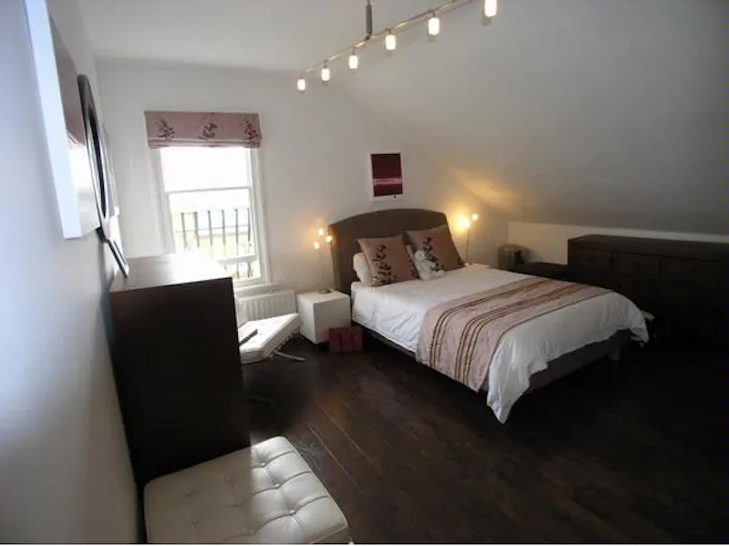 Large Victorian house in Windsor, B1551 (photo 11)