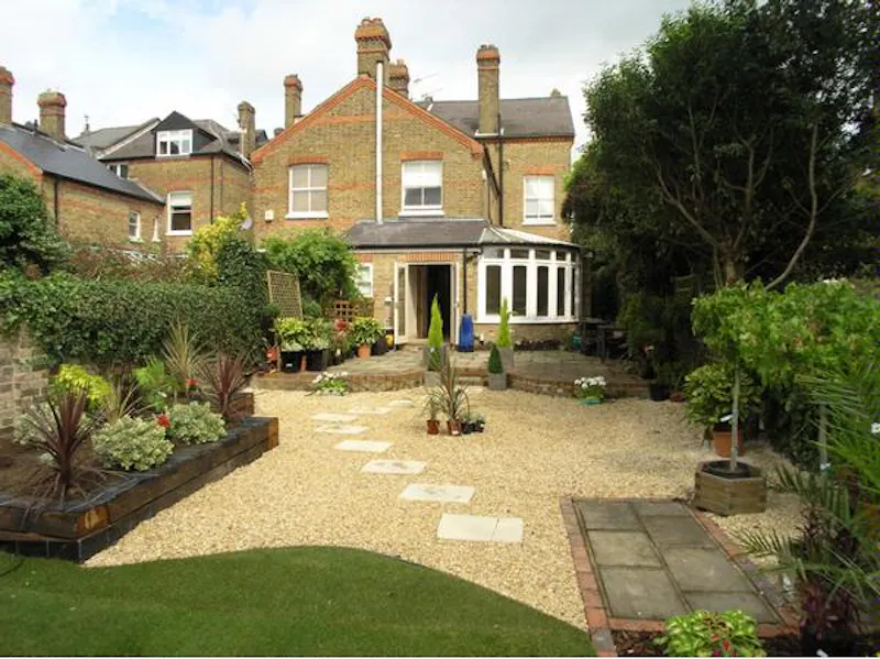 Garden at Large Victorian house in Windsor, B1551 (photo 14)
