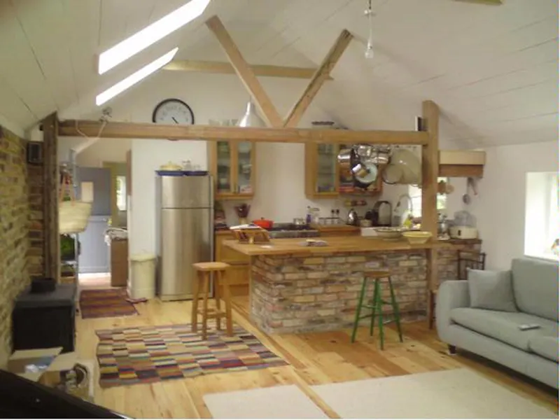 Beams at Film location L627 in Kent (photo 5)
