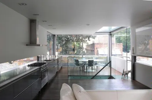 Spectacular Old Street glass box, K345