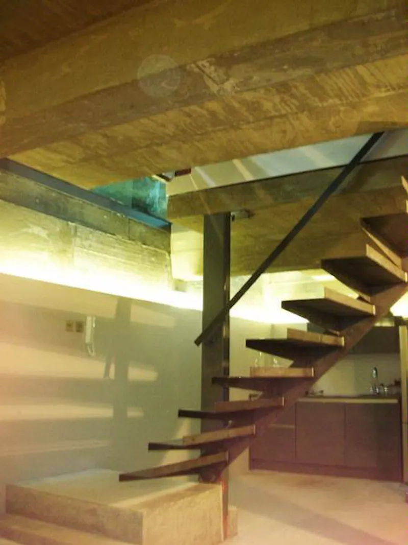 Staircase at Spectacular Old Street glass box, K345 (photo 8)