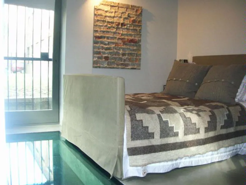 Bedroom at Spectacular Old Street glass box, K345 (photo 9)