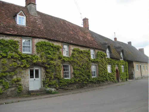 Manor House in Bicester, A1000
