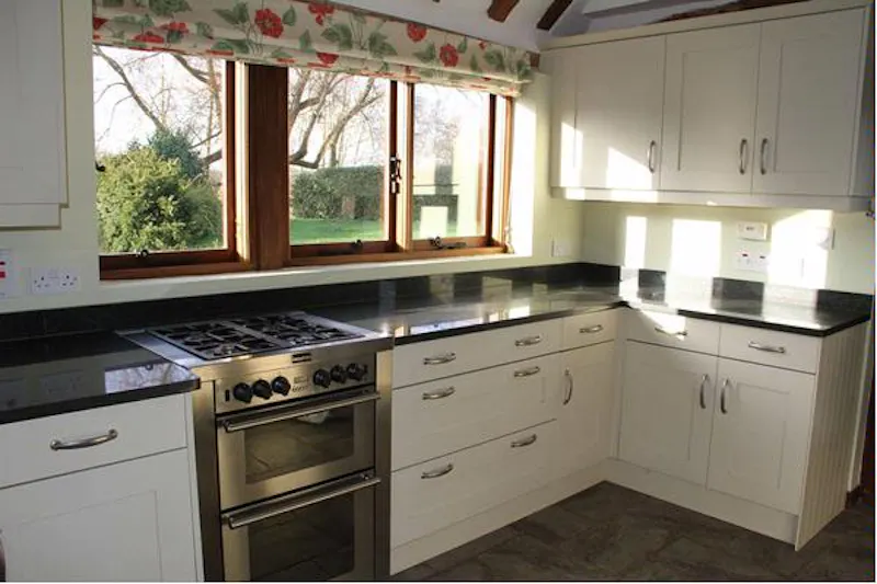 Kitchen at Film location L628 in Kent (photo 5)