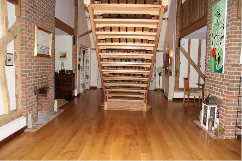 Staircase at Film location L628 in Kent (photo 13)