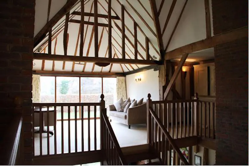 Mezzanine at Film location L628 in Kent (photo 15)