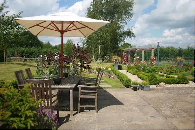 Terrace/Patio at Film location L628 in Kent (photo 17)