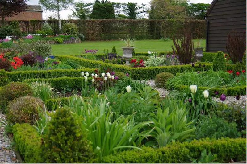 Garden at Film location L628 in Kent (photo 19)