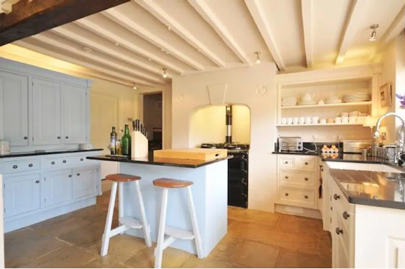 Kitchen island at Film location B1553 in Berkshire (photo 2)