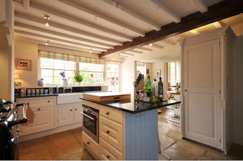Aga at Film location B1553 in Berkshire (photo 3)