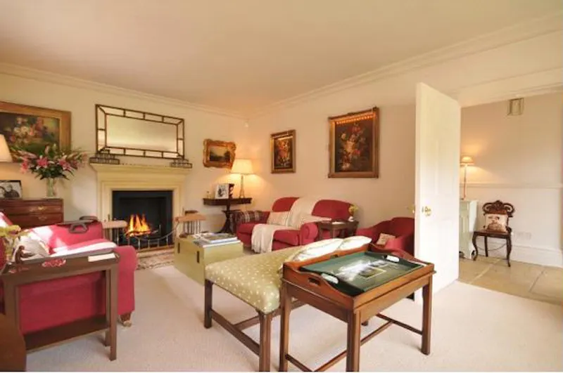 Fireplace at Film location B1553 in Berkshire (photo 5)