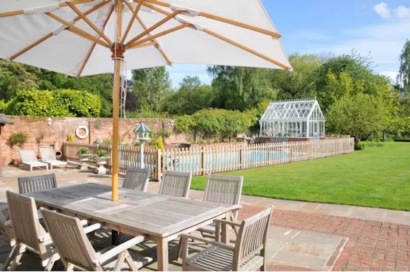 Terrace/Patio at Film location B1553 in Berkshire (photo 6)