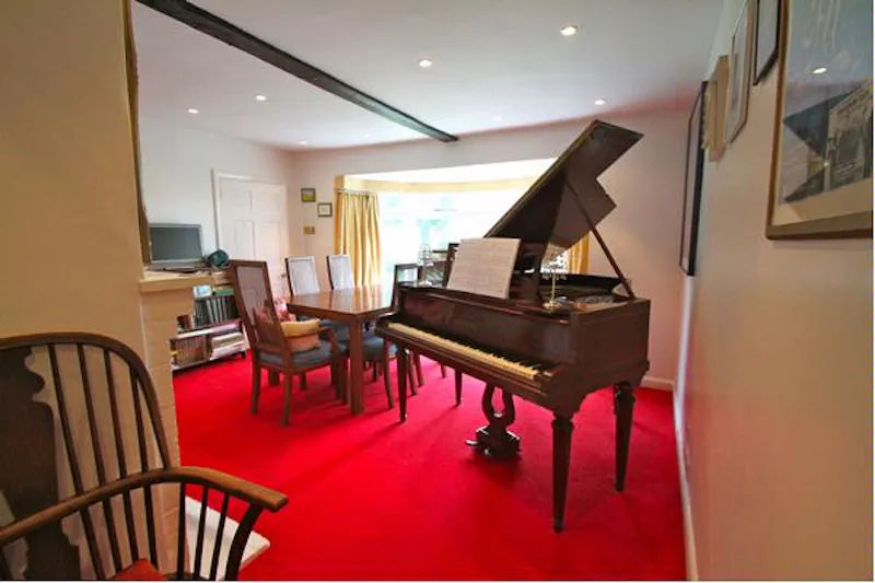 Piano at Film location C812 in West Sussex (photo 14)