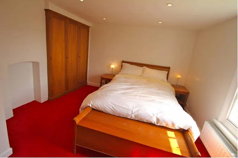 Bedroom at Film location C812 in West Sussex (photo 17)