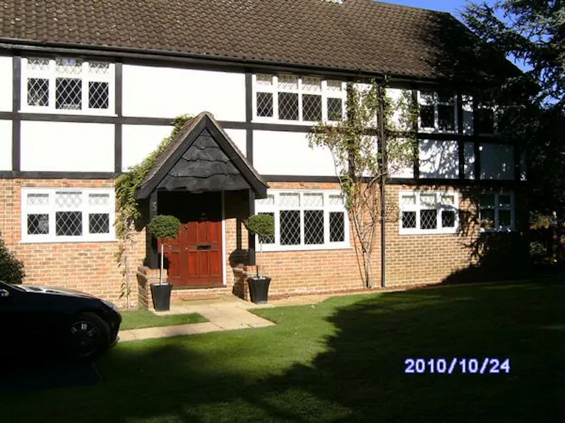 Film location D2065 in Surrey (photo 1)