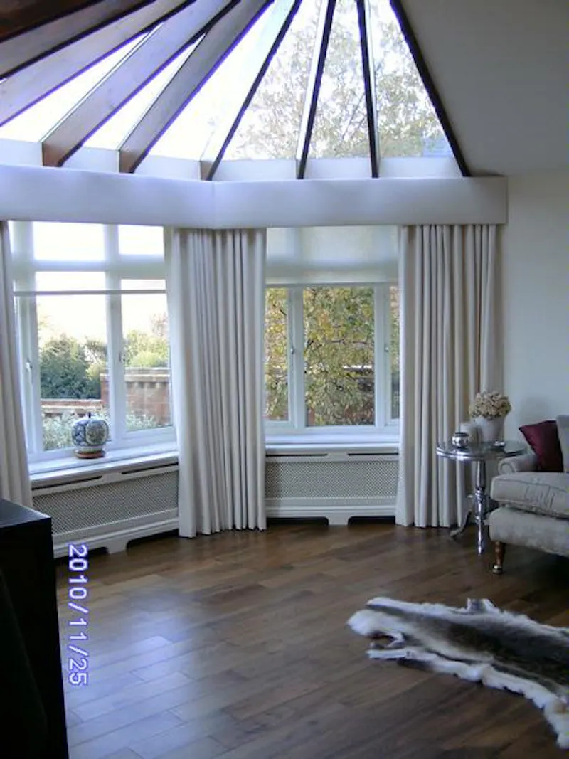 Glass at Film location D2065 in Surrey (photo 5)