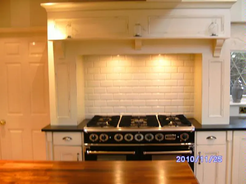 Kitchen at Film location D2065 in Surrey (photo 7)