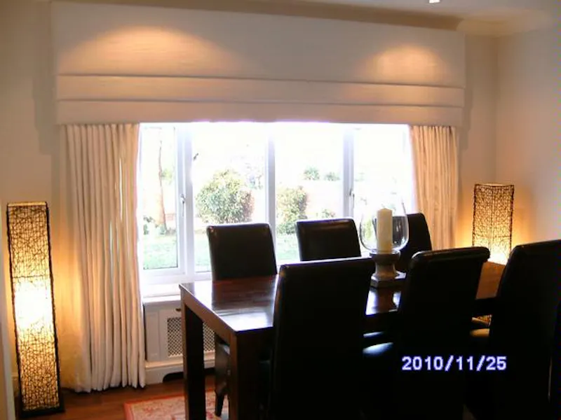 Dining room at Film location D2065 in Surrey (photo 9)