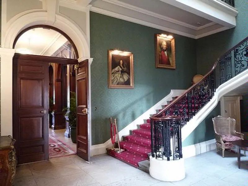 Staircase at Croydon palace and venue, G276 (photo 15)