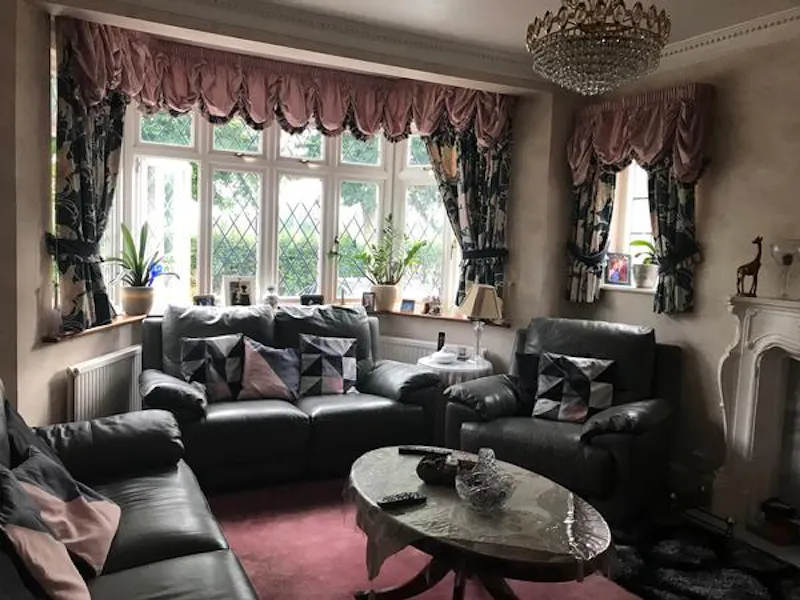 Living Room at Film location D2066 in London (photo 4)