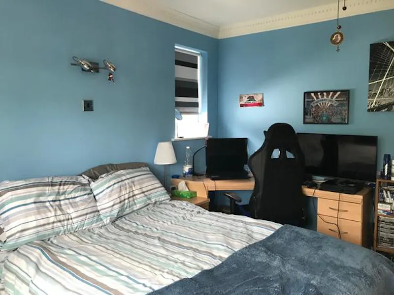 Bedroom - child's at Film location D2066 in London (photo 16)