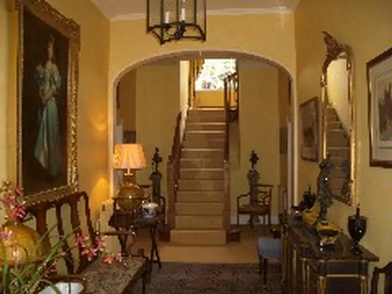 Entrance hall at Film location H117 in Dorset (photo 3)