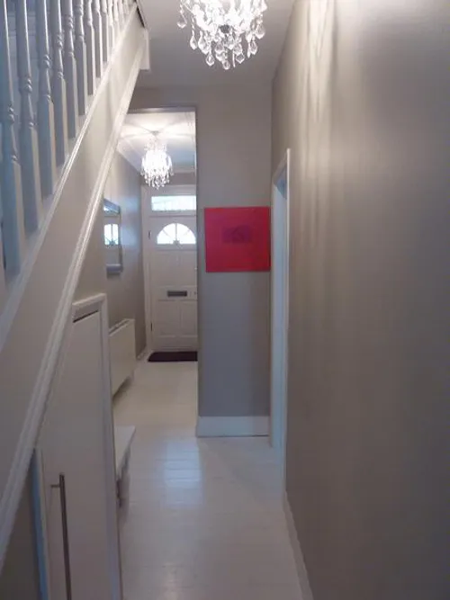 Brentford family house, B1210