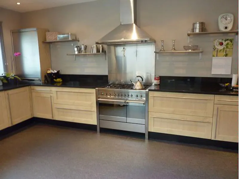 Brentford family house, B1210 (photo 4)