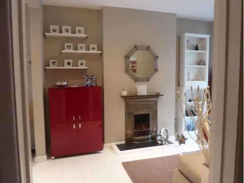 Fireplace at Brentford family house, B1210 (photo 12)