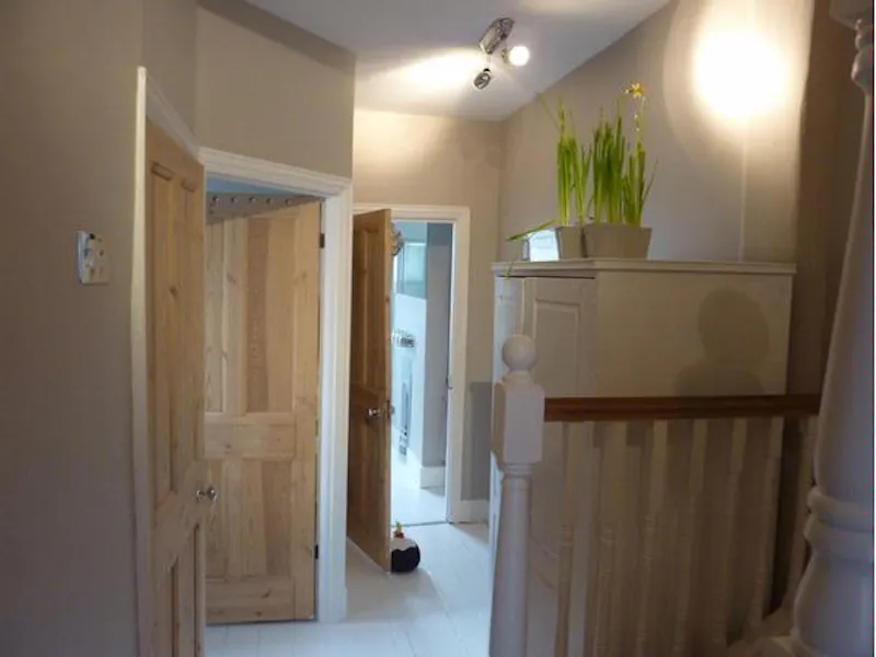 Brentford family house, B1210 (photo 13)