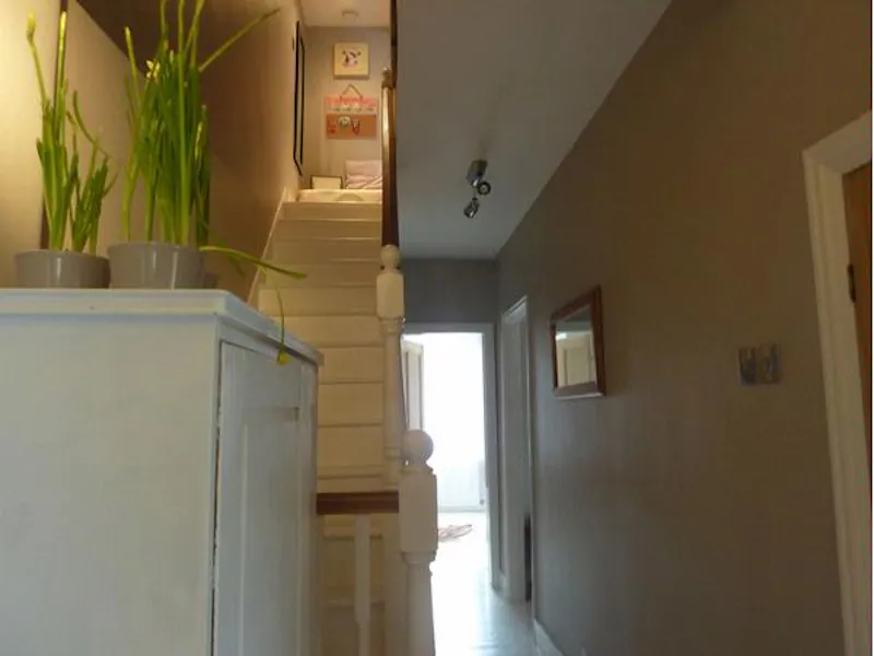 Staircase at Brentford family house, B1210 (photo 14)