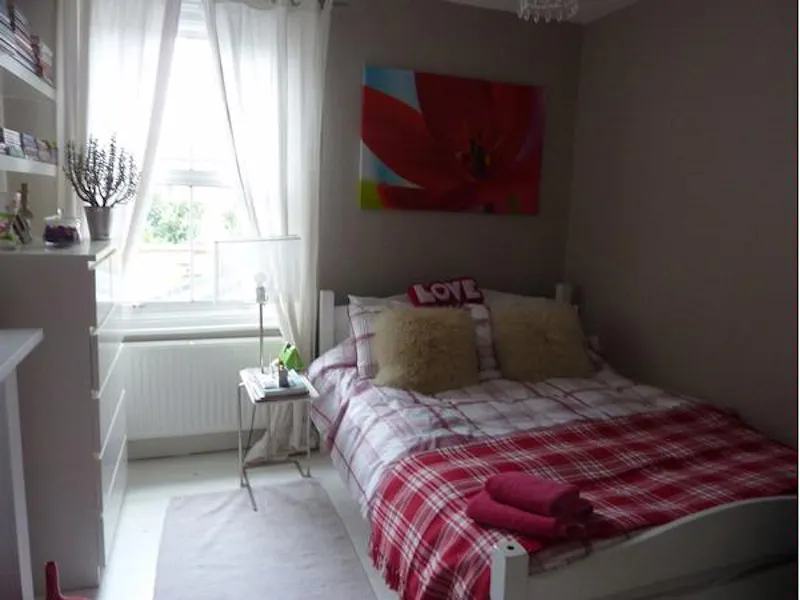 Bedroom at Brentford family house, B1210 (photo 24)