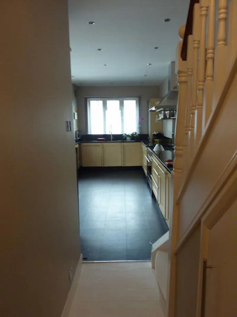 Brentford family house, B1210 (photo 2)