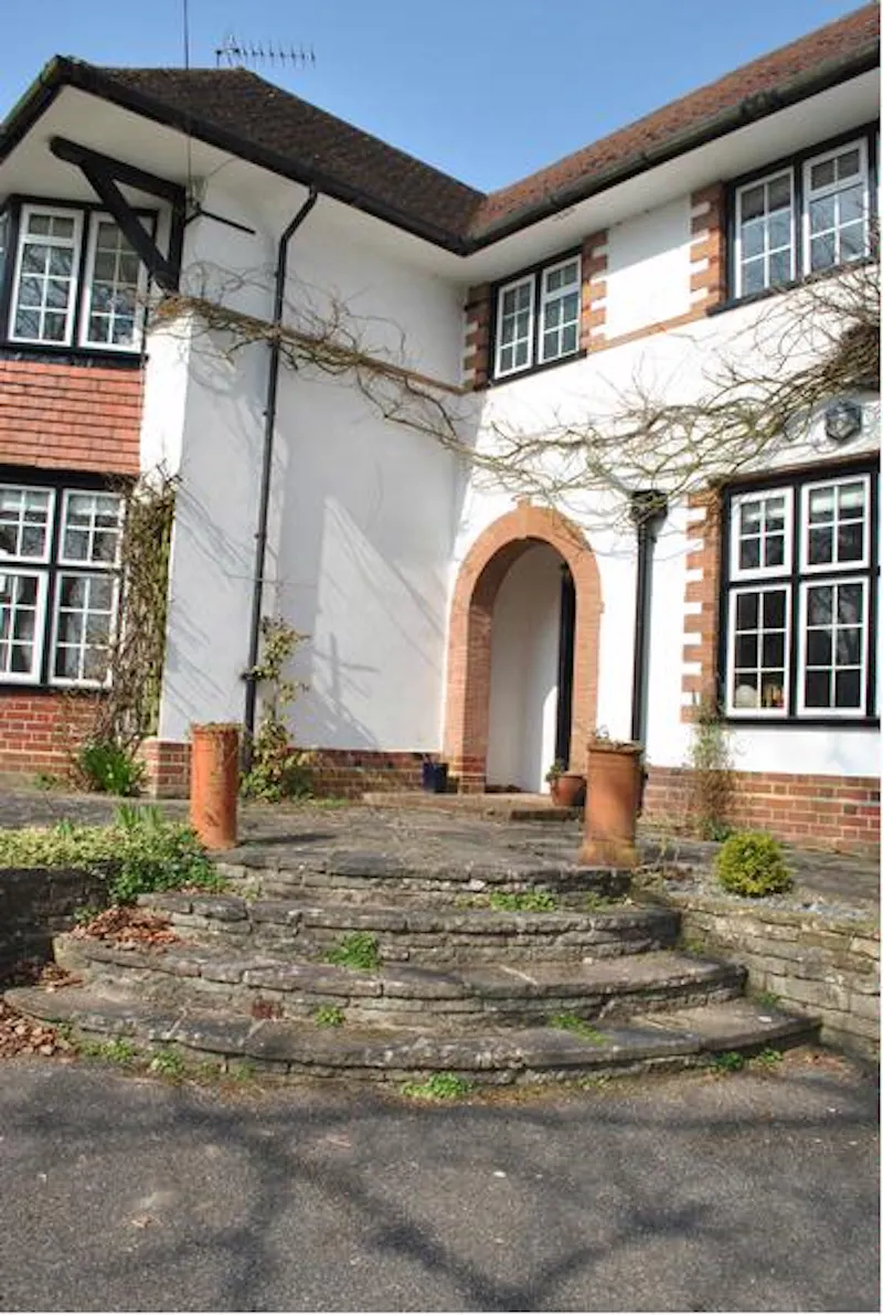 Film location D2068 in Surrey (photo 4)